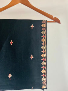 Embroidered Border Spray Motif