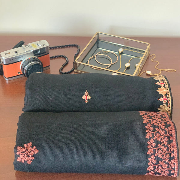 Embroidered Border Spray Motif